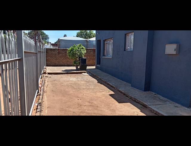 11 BEDROOM HOUSE FOR SALE IN SOSHANGUVE L